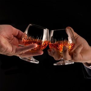 Hemswell Kristall Cognacschwenker Set mit 2 Europäischen Cognac Gläsern 8,5 oz – Digestif Gläser ideal für Brandy und Cognac – Satinierte Präsentationsbox – Wicklow Design 16