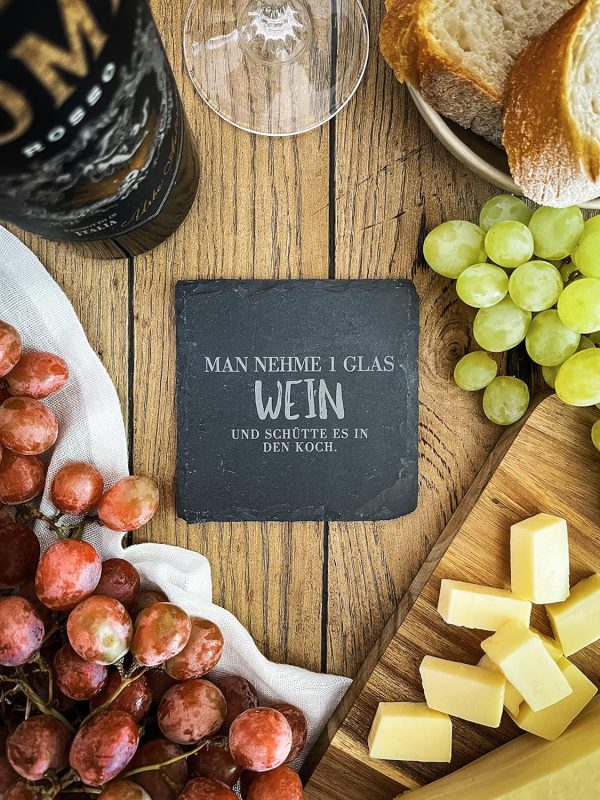 Schiefer Untersetzer Set (4 STK.) mit Weinsprüchen - Weinuntersetzer aus Schiefer für Weinfans | Wein Geschenk | Geschenkidee Weinliebhaber Wein Zubehör (Deutsche Sprüche) 4