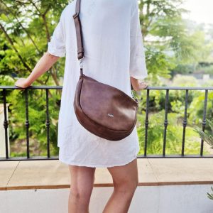 Zwei Damen Handtasche Mademoiselle.M M70 Moon-Bag 4 Liter Trend-Tasche in Halbmond-Form vielseitig als Bauchtasche Crossbody-Bag Abendtasche Umhängetasche zu tragen 12