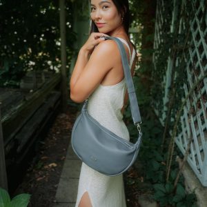 Zwei Damen Handtasche Mademoiselle.M M70 Moon-Bag 4 Liter Trend-Tasche in Halbmond-Form vielseitig als Bauchtasche Crossbody-Bag Abendtasche Umhängetasche zu tragen 18